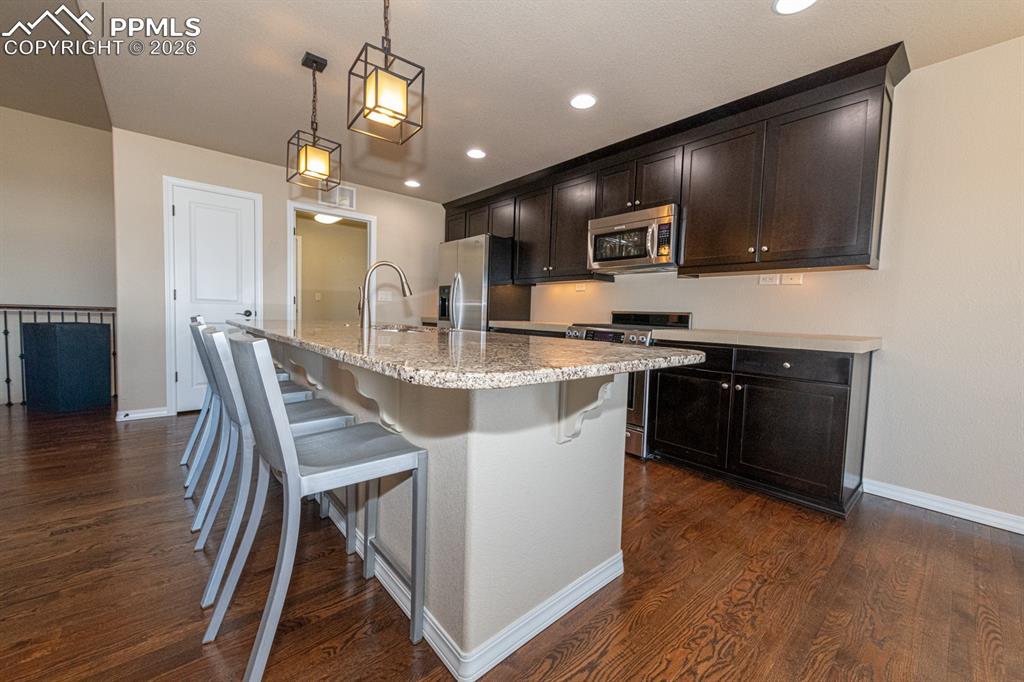 Image 17 of 40: Kitchen