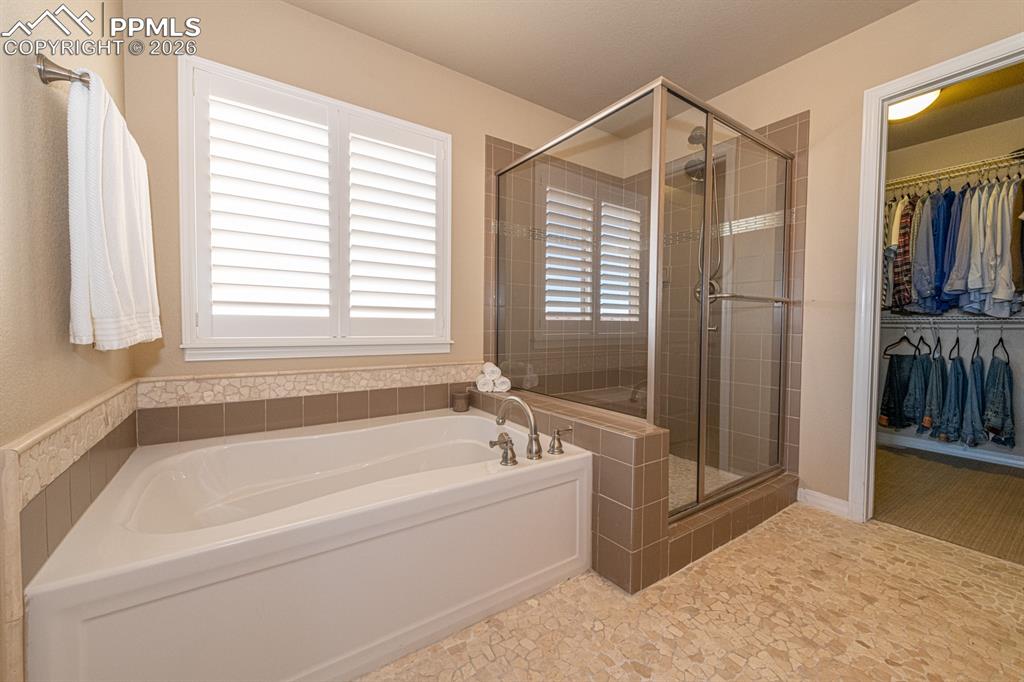 Image 23 of 40: Primary Suite