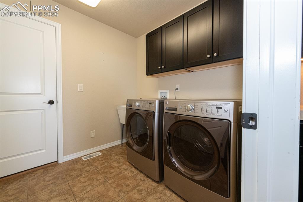 Image 26 of 40: Laundry