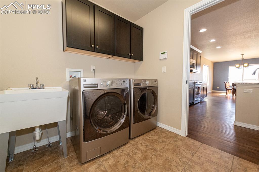 Image 27 of 40: Laundry