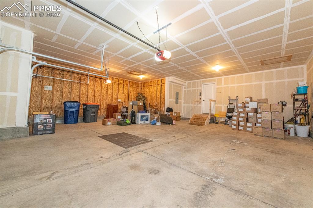 Image 28 of 40: Garage is 30