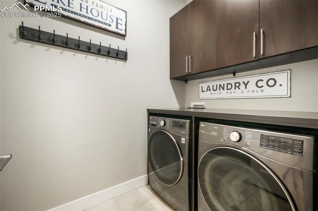 Image 10 of 50: Laundry