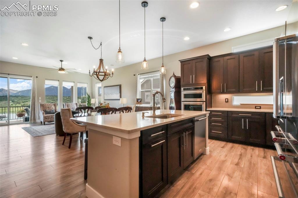 Image 11 of 50: Kitchen