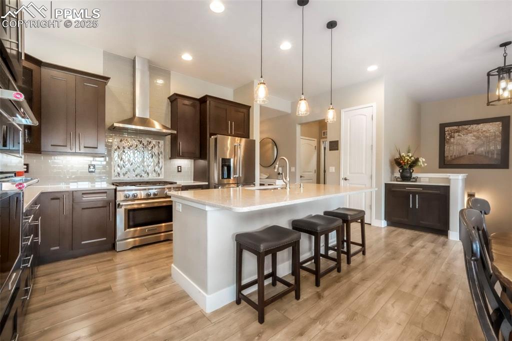 Image 13 of 50: Kitchen