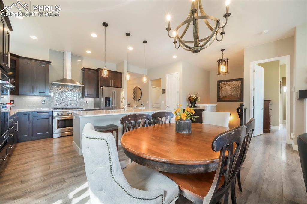 Image 16 of 50: Dining Area