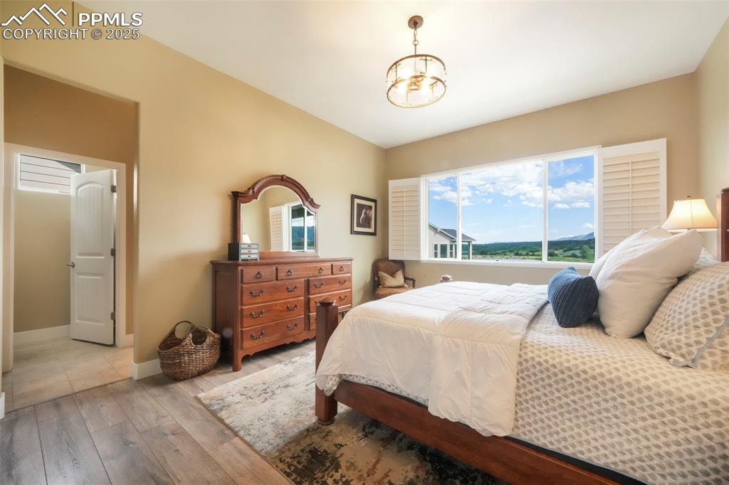 Image 24 of 50: Bedroom