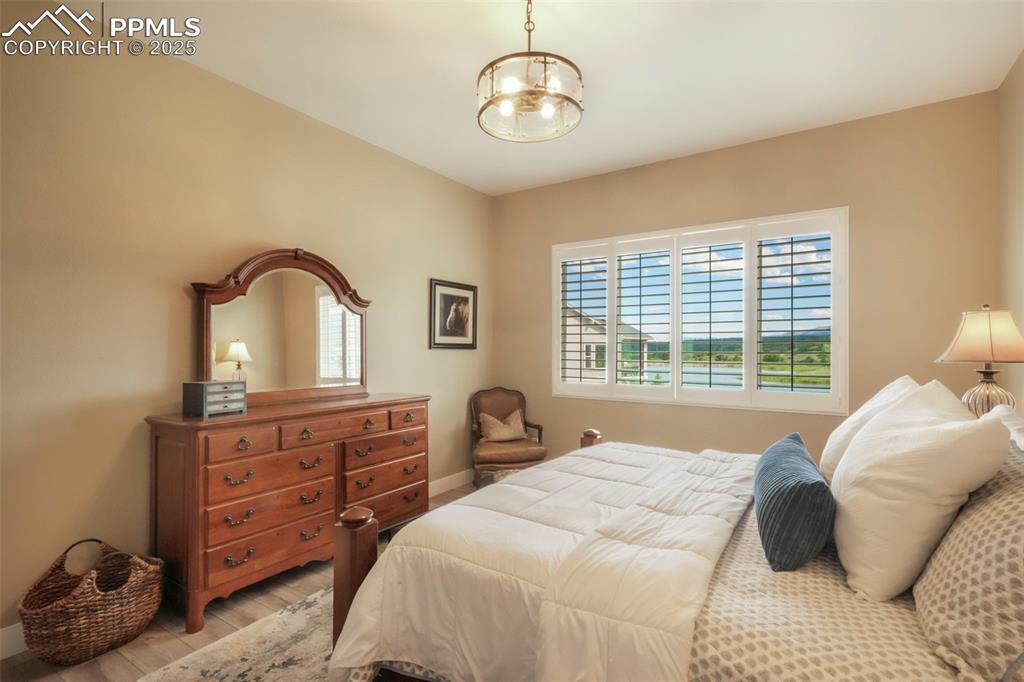 Image 25 of 50: Bedroom