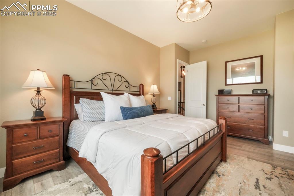 Image 28 of 50: Bedroom