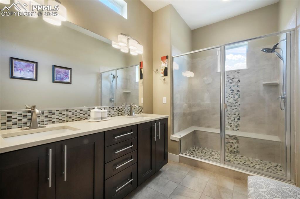 Image 29 of 50: Bathroom