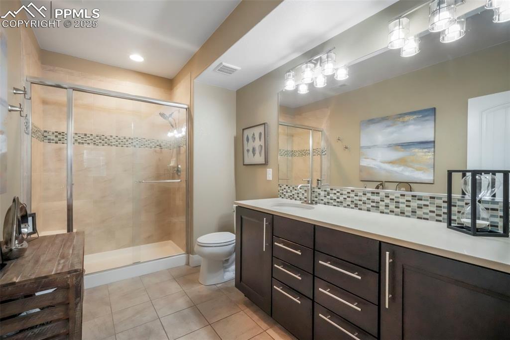 Image 45 of 50: Bathroom