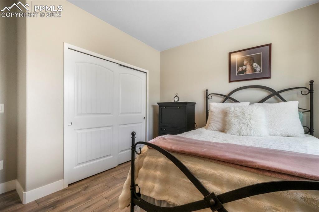 Image 6 of 50: Bedroom