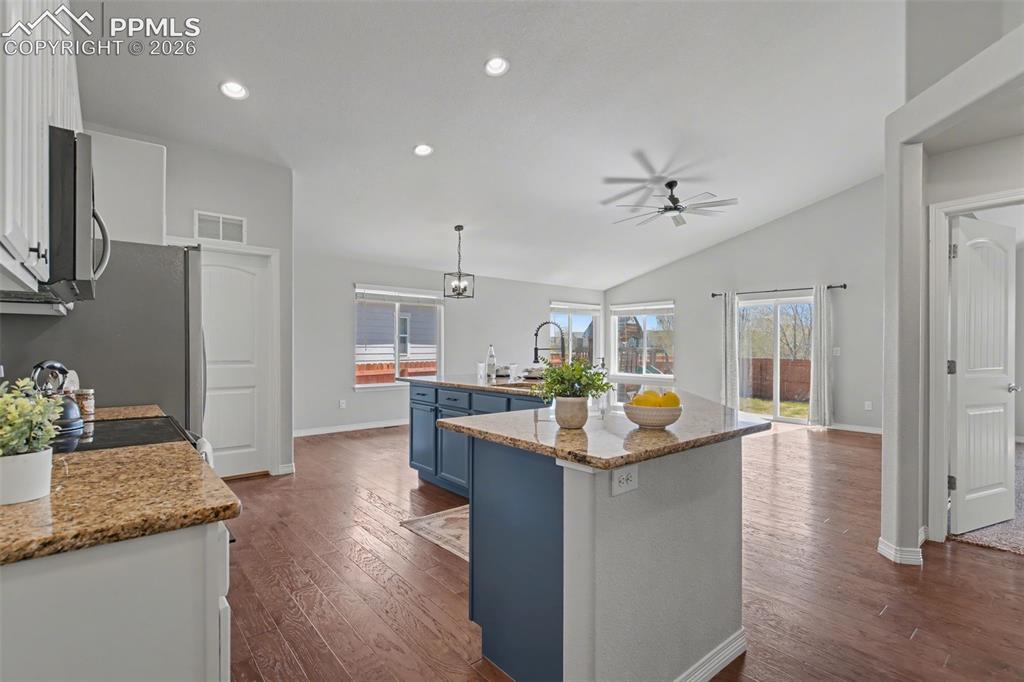 Image 10 of 43: Kitchen