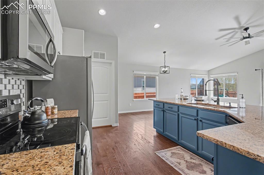 Image 12 of 43: Kitchen