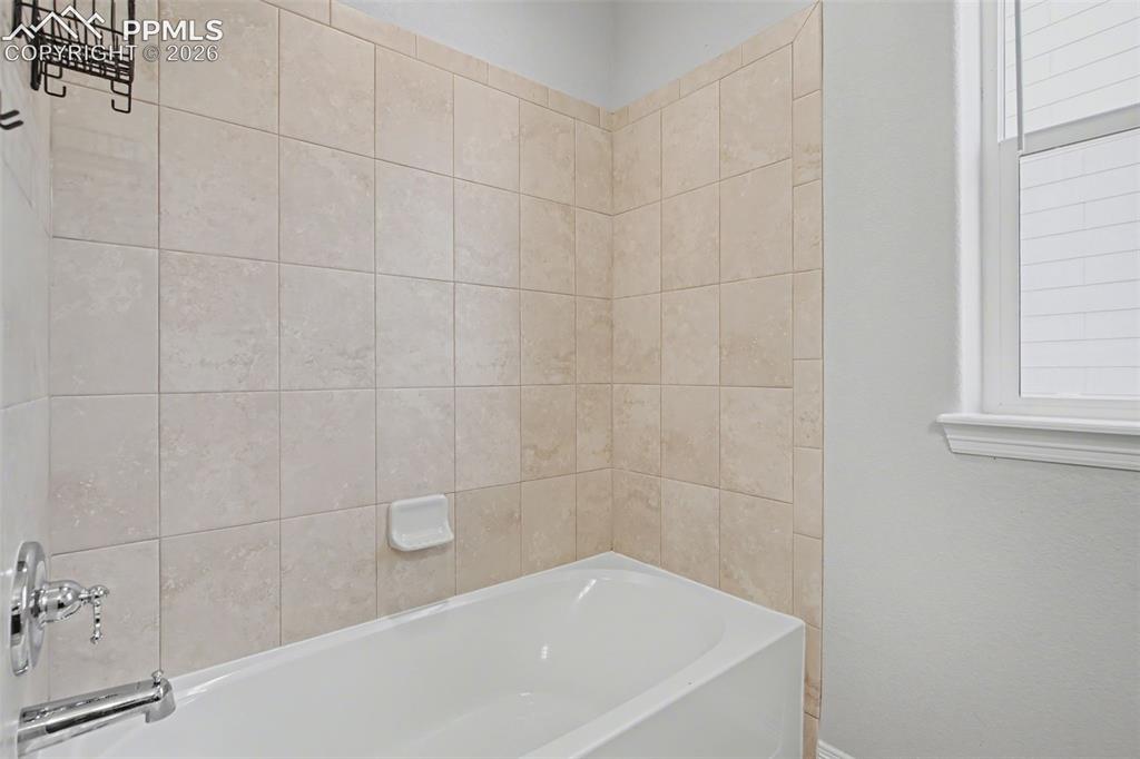 Image 32 of 43: Bathroom