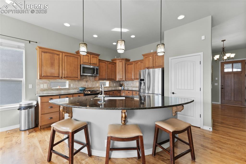 Image 11 of 24: Kitchen