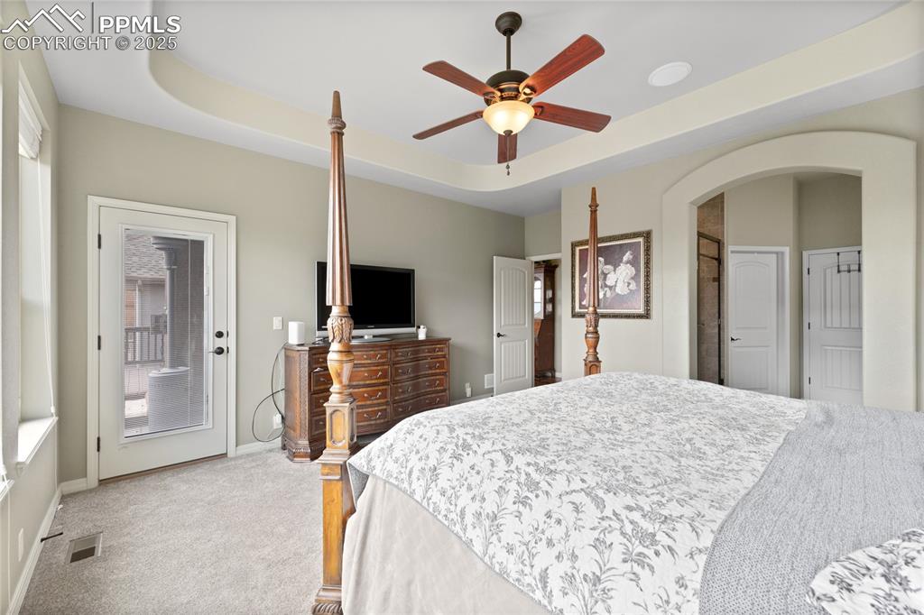 Image 17 of 24: Bedroom