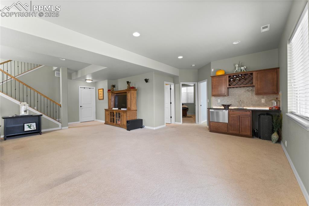 Image 20 of 24: Living Room