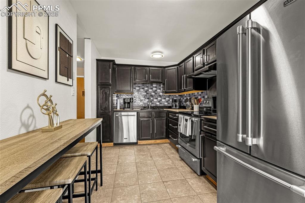 Image 9 of 24: Kitchen