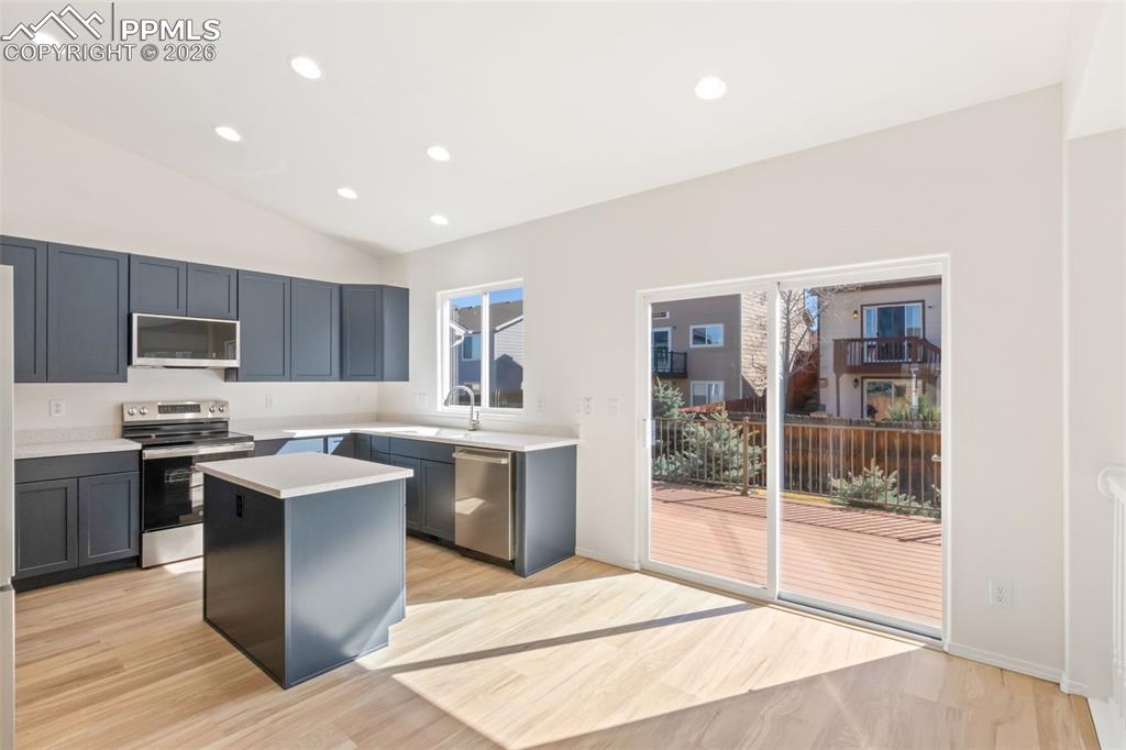 Image 14 of 50: Kitchen