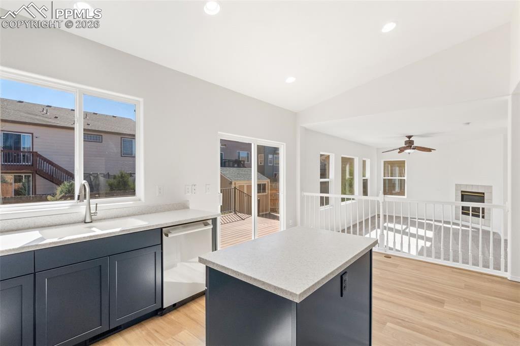 Image 15 of 50: Kitchen