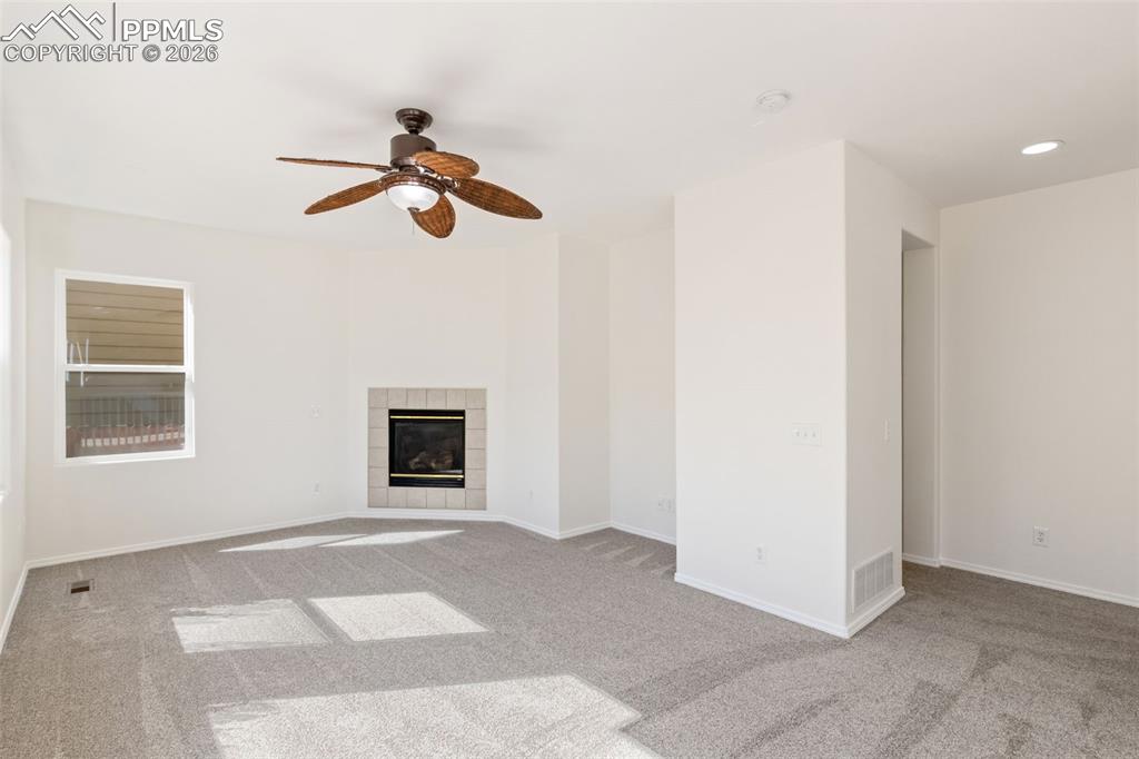 Image 19 of 50: Living Room