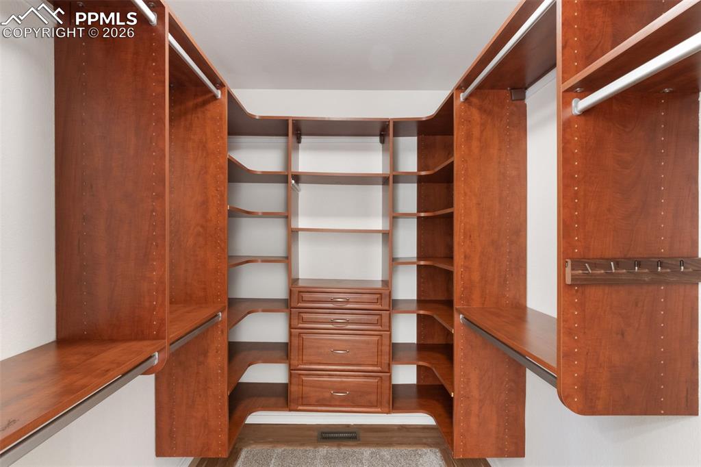 Image 28 of 50: Closet