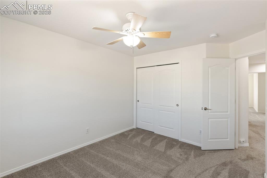 Image 33 of 50: Bedroom