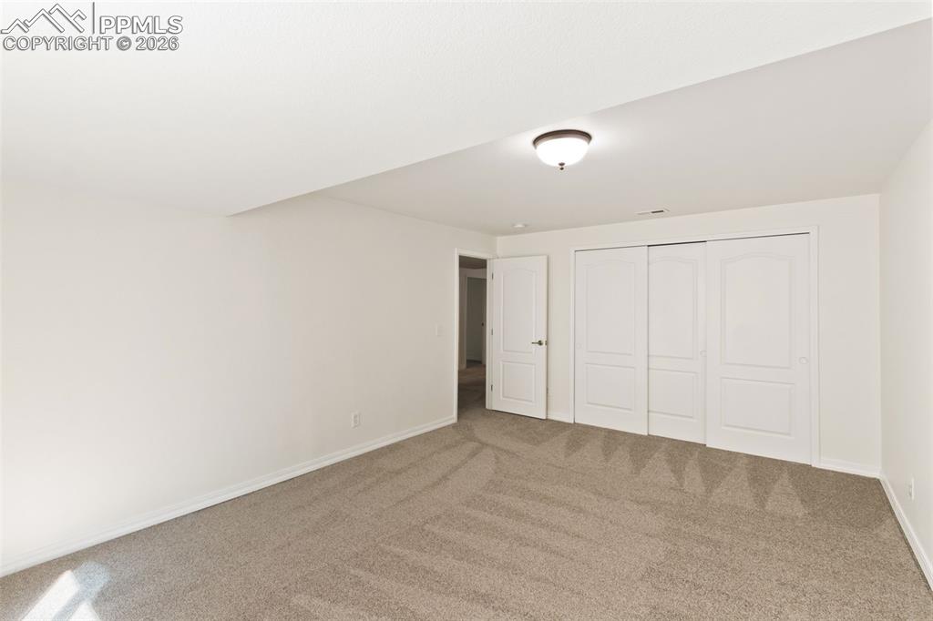 Image 38 of 50: Bedroom