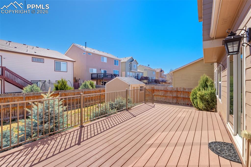 Image 42 of 50: Deck