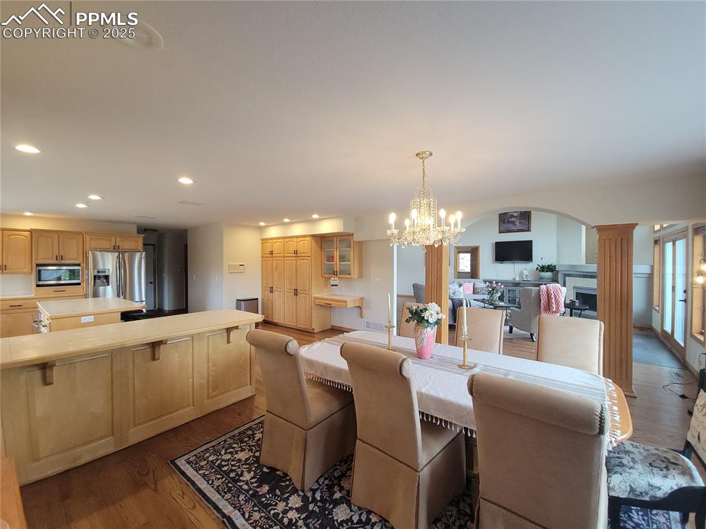 Image 10 of 42: Dining Area
