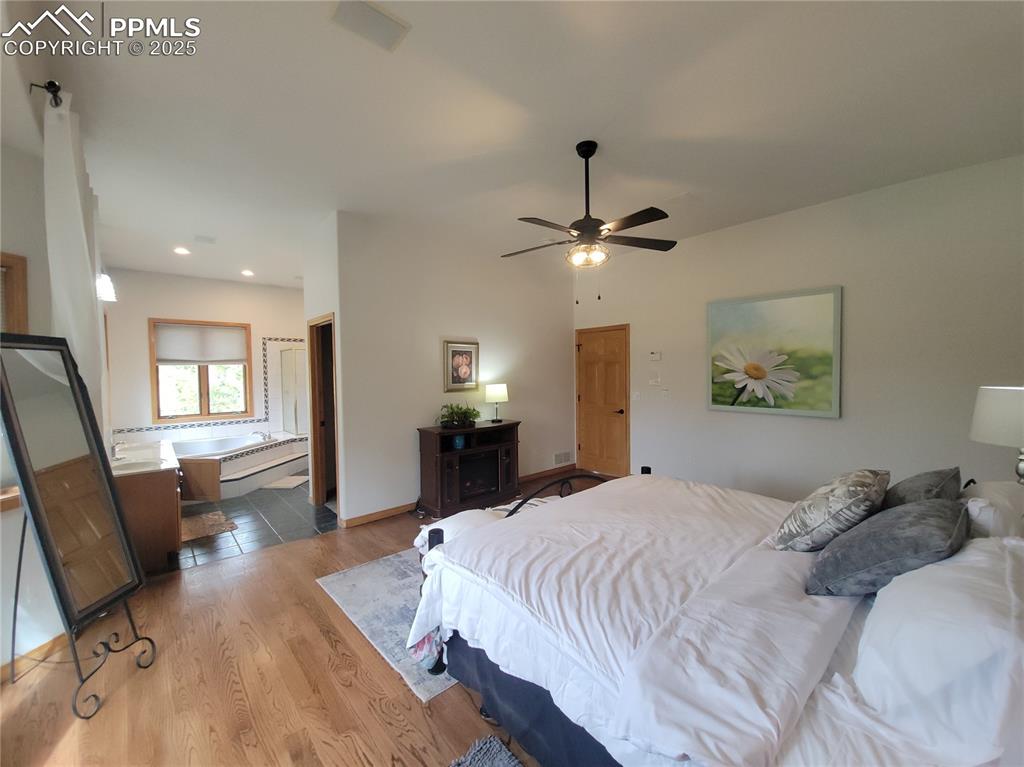 Image 15 of 42: Bedroom