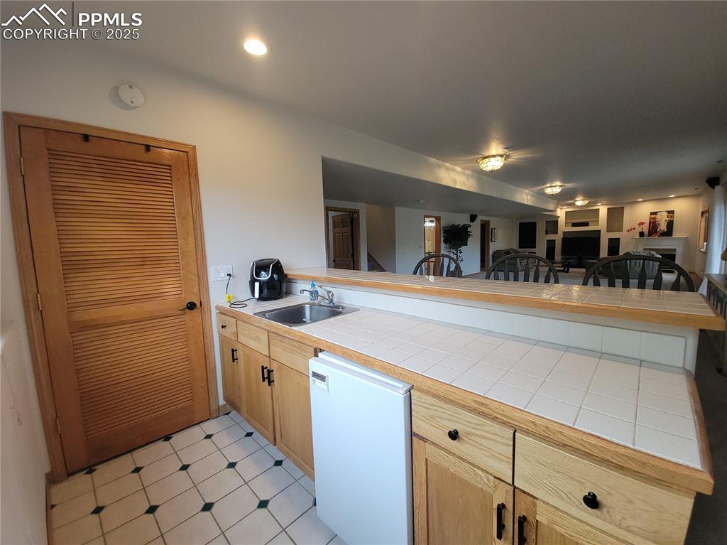 Image 22 of 42: Kitchen
