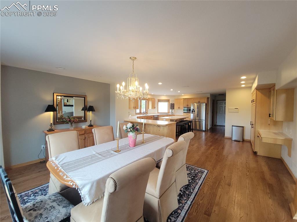 Image 9 of 42: Dining Area