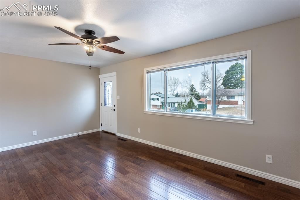 Image 2 of 20: Living Room