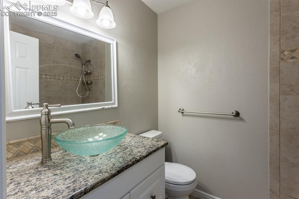 Image 4 of 20: Main Level Bathroom