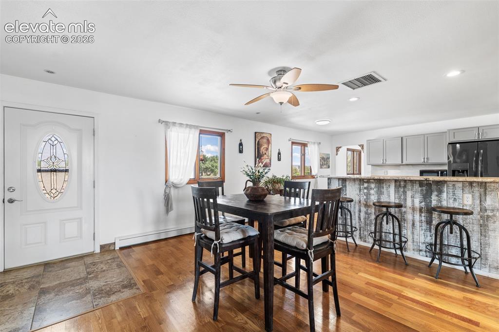 Image 5 of 41: Dining Area