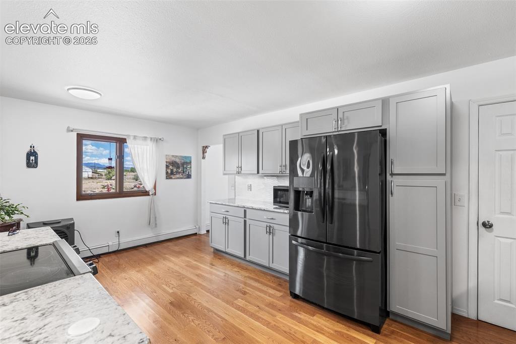 Image 7 of 41: Kitchen