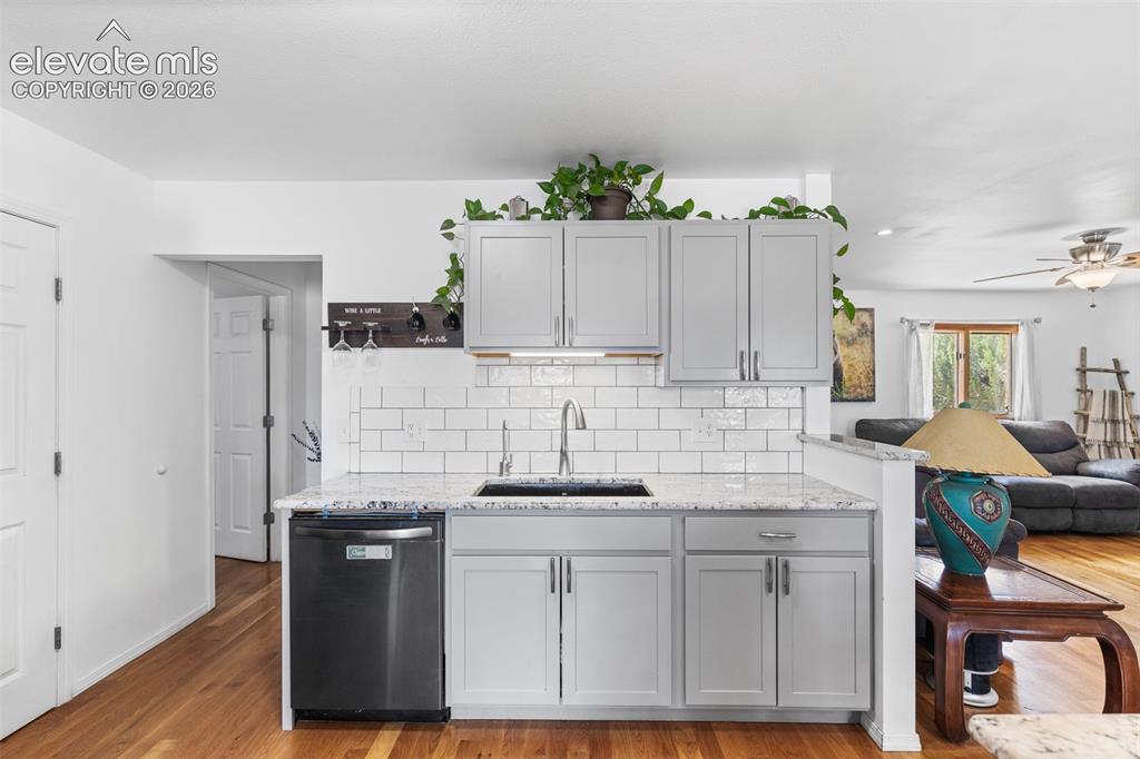 Image 8 of 41: Kitchen