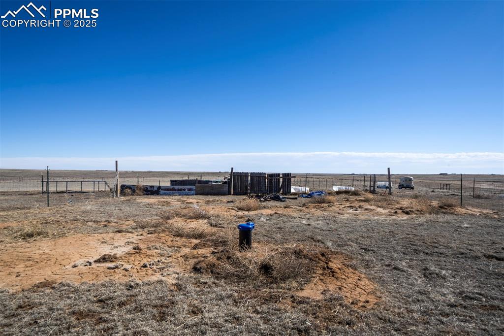 Image 14 of 34: Yard