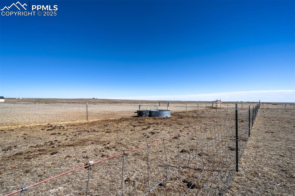 Image 18 of 34: Yard