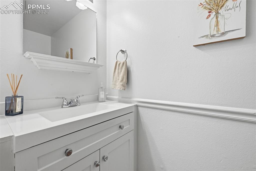 Image 13 of 25: Bathroom