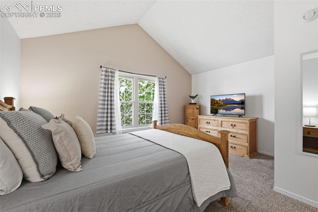 Image 15 of 25: Bedroom