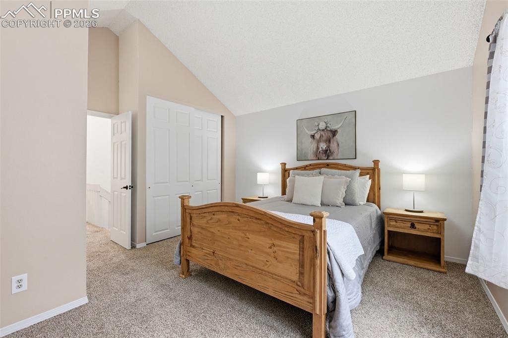 Image 16 of 25: Bedroom