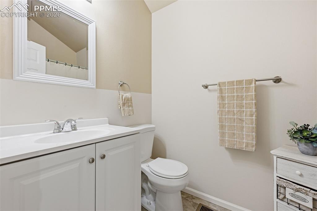 Image 17 of 25: Bathroom