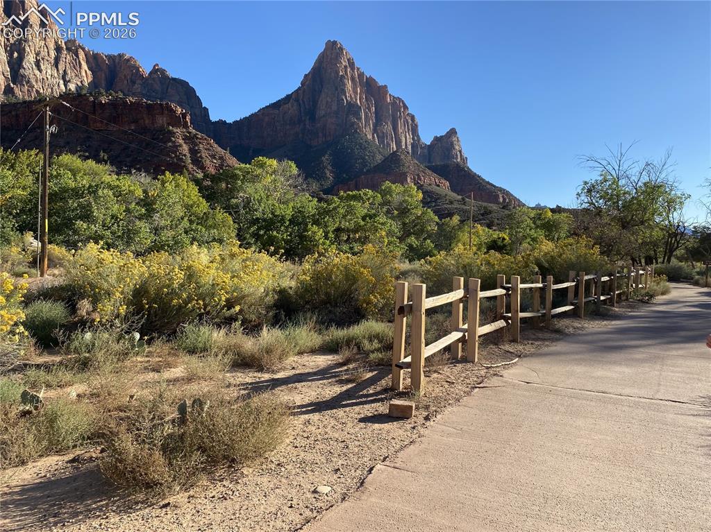 Image 24 of 25: Garden of the Gods