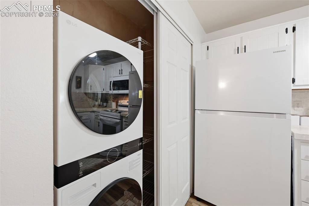 Image 9 of 25: Laundry