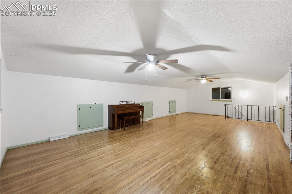 Image 12 of 35: Bonus Room