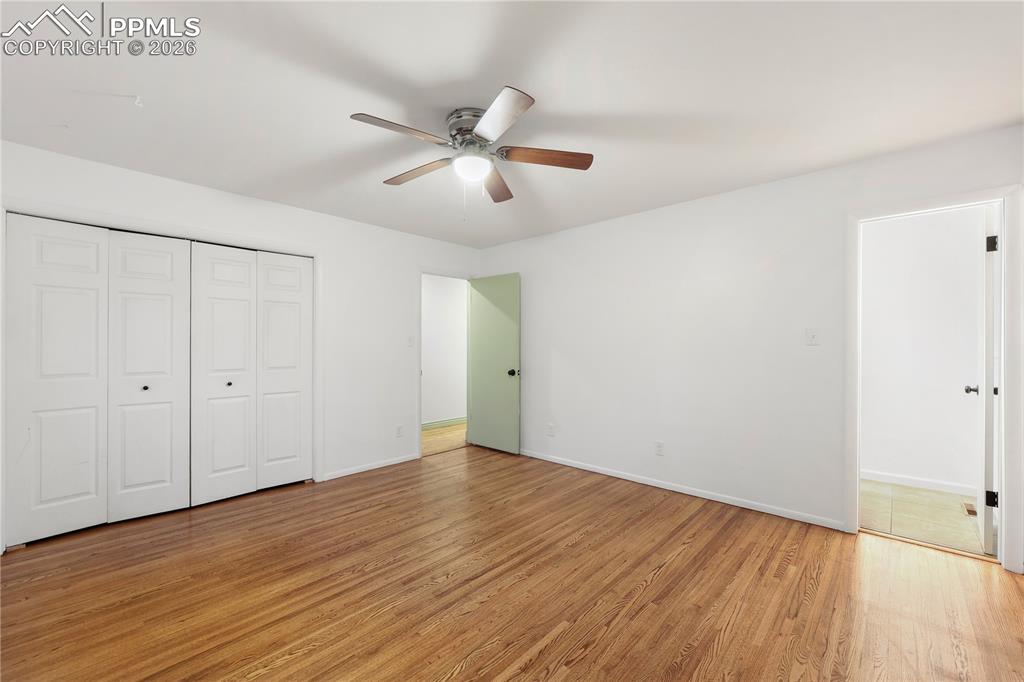 Image 18 of 35: Bedroom