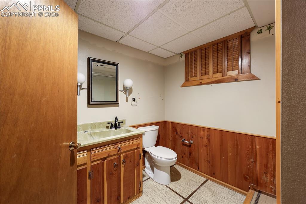 Image 24 of 35: Bathroom