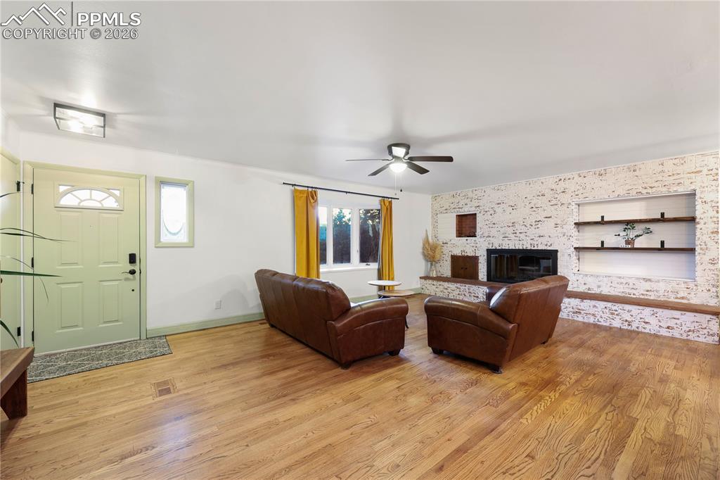 Image 5 of 35: Living Room